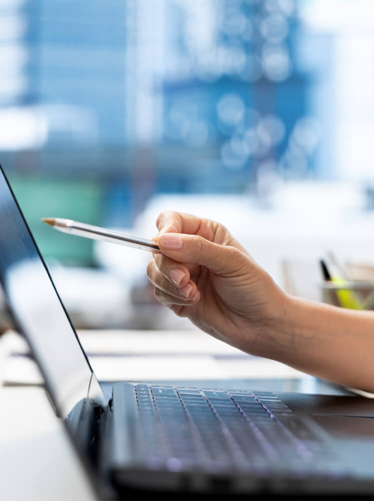 Professional portrait of Carolina Luis and Leidy Yolo, real estate expert in Florida.